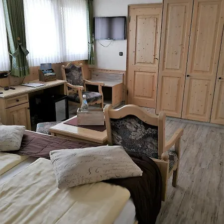 Clemens Hotel